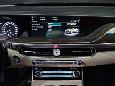2021 Genesis G90 — миниатюра 15