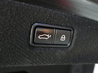 2021 Genesis G90 — миниатюра 17