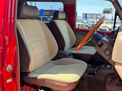 TOYOTA LAND CRUISER 70 - 6