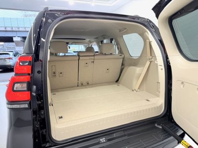 TOYOTA LAND CRUISER PRADO - 8