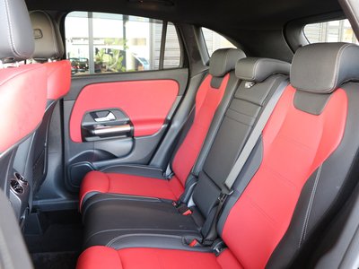 MERCEDES-BENZ GLA - 4