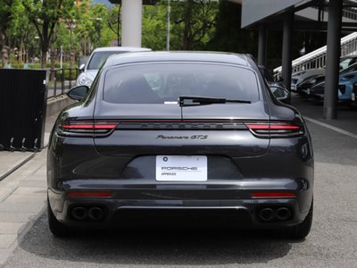 2019 Porsche PANAMERA photo 2