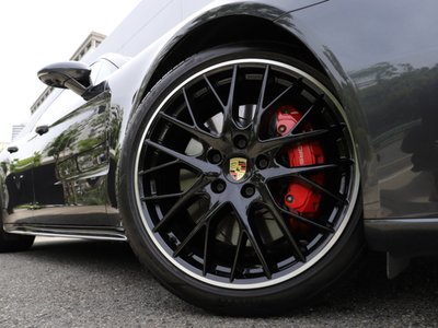 2019 Porsche PANAMERA photo 3