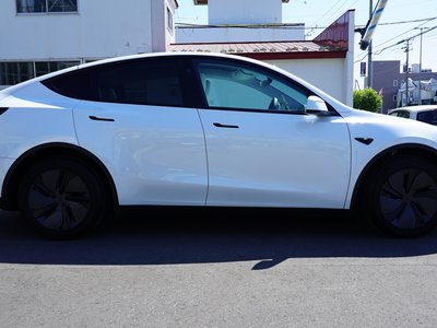TESLA MODEL Y - 8