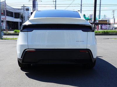 TESLA MODEL Y - 6
