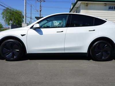 TESLA MODEL Y - 4