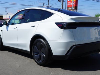 TESLA MODEL Y - 5
