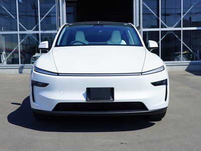 TESLA MODEL Y - 2