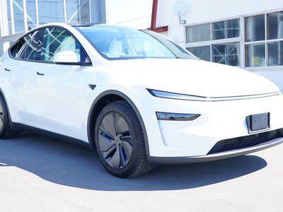 TESLA MODEL Y - 9