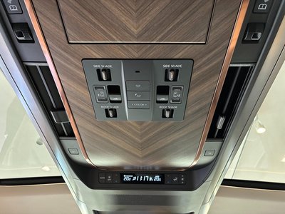 2025 Lexus LM — миниатюра 57