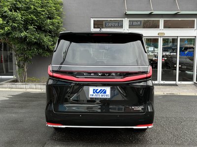 2025 Lexus LM — миниатюра 19