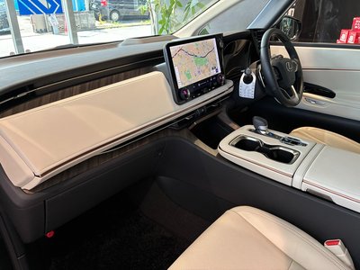 2025 Lexus LM — миниатюра 23