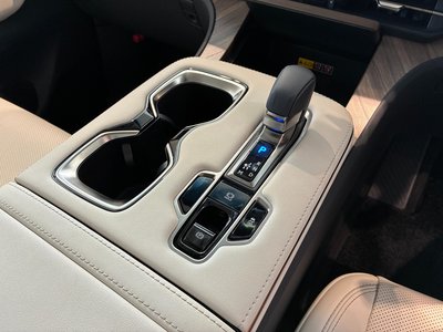 2025 Lexus LM — миниатюра 40