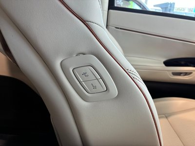 2025 Lexus LM — миниатюра 26