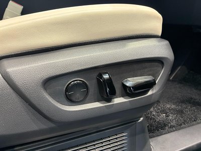 2025 Lexus LM — миниатюра 54