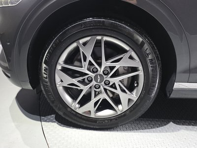 صورة 6 لـ 2023 Genesis GV70