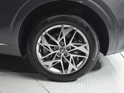 صورة 8 لـ 2023 Genesis GV70