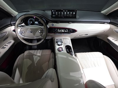 صورة 5 لـ 2023 Genesis GV70