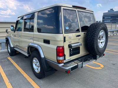 TOYOTA LAND CRUISER 70 - 5