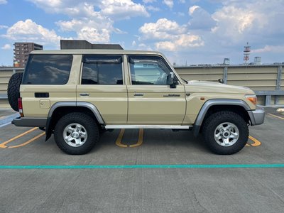 TOYOTA LAND CRUISER 70 - 8