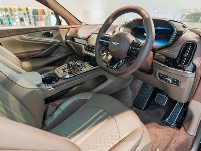 2026 Aston Martin DBX 照片 14