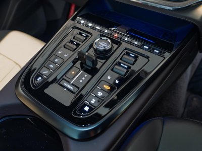 2026 Aston Martin DBX 照片 15