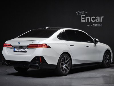 2025 BMW 5 SERIES 照片 3