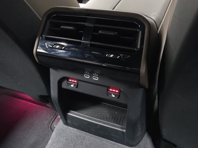 2025 BMW 5 SERIES 缩略图 31