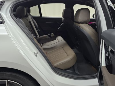 2025 BMW 5 SERIES 缩略图 17
