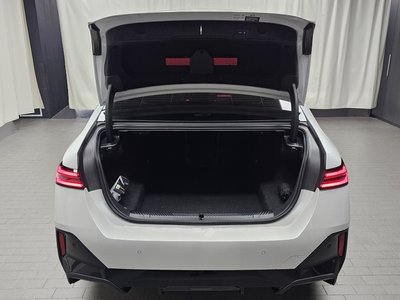 2025 BMW 5 SERIES 缩略图 23