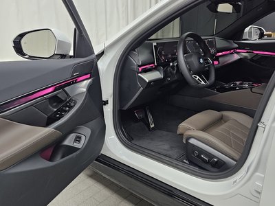 2025 BMW 5 SERIES 缩略图 13