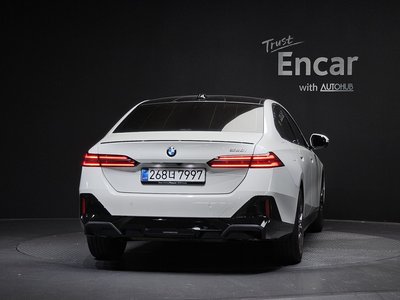 2025 BMW 5 SERIES 照片 4