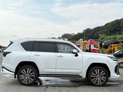 صورة 7 لـ 2023 Lexus LX