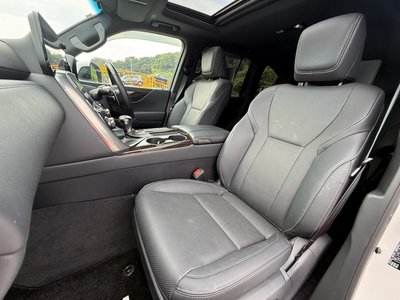 2023 Lexus LX — миниатюра 16