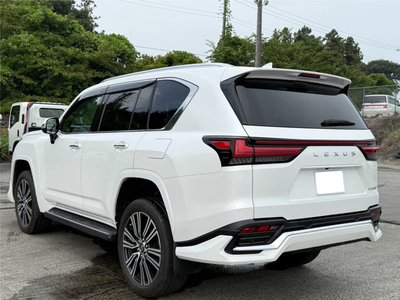 صورة 4 لـ 2023 Lexus LX