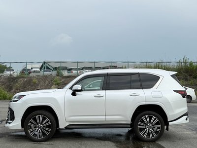 صورة 8 لـ 2023 Lexus LX