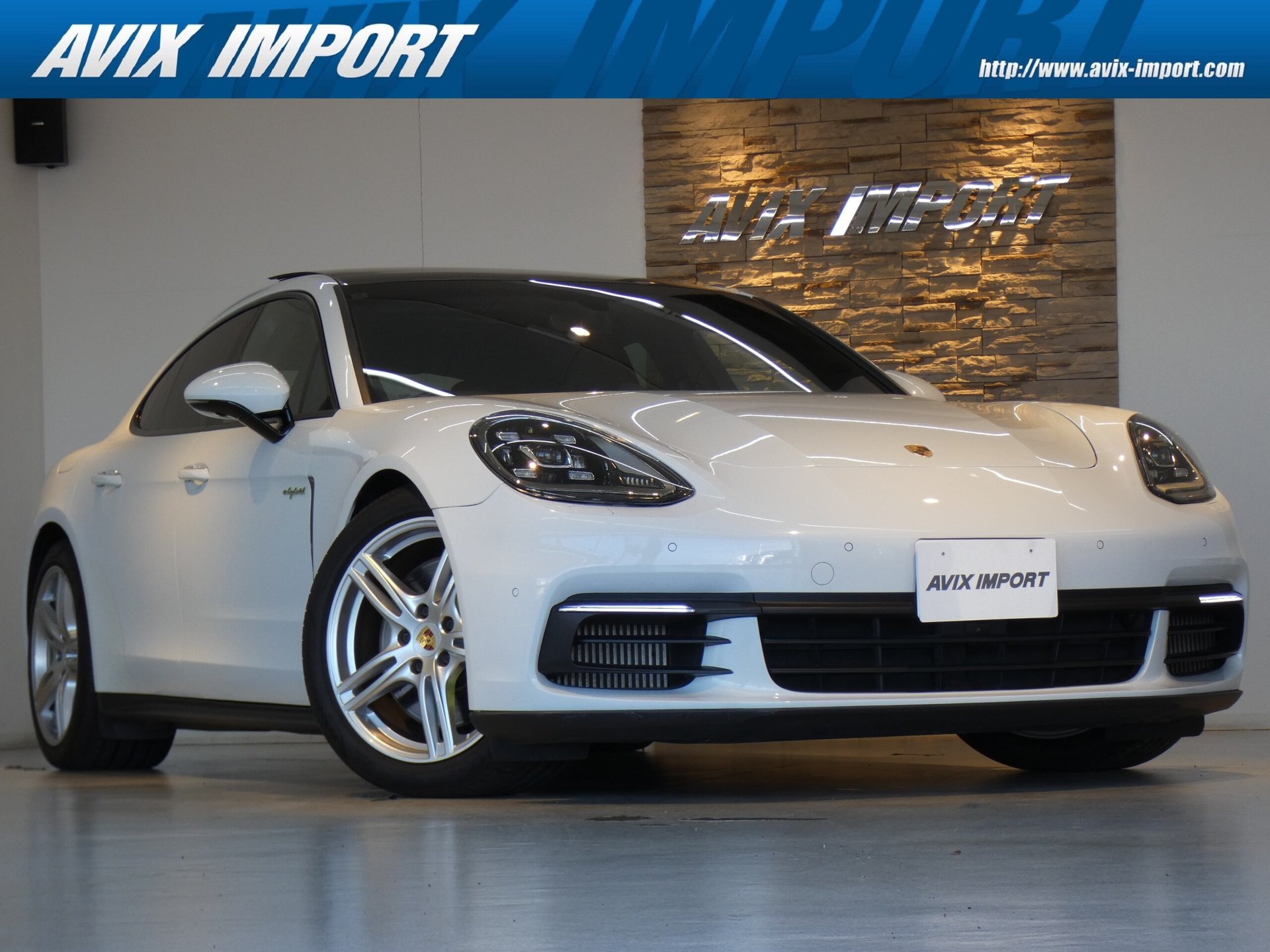 PORSCHE PANAMERA - View 1