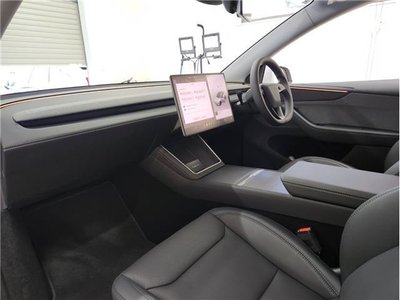2025 Tesla MODEL Y — фото 7
