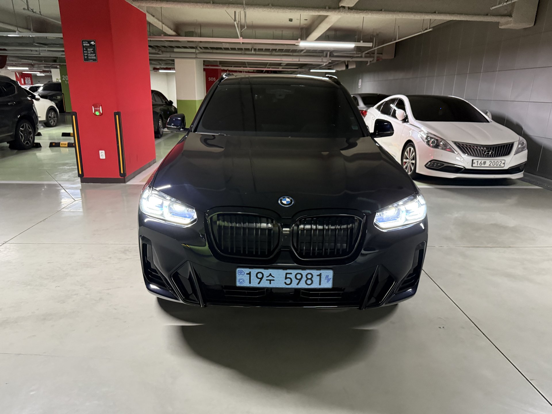 BMW IX3 - View 1