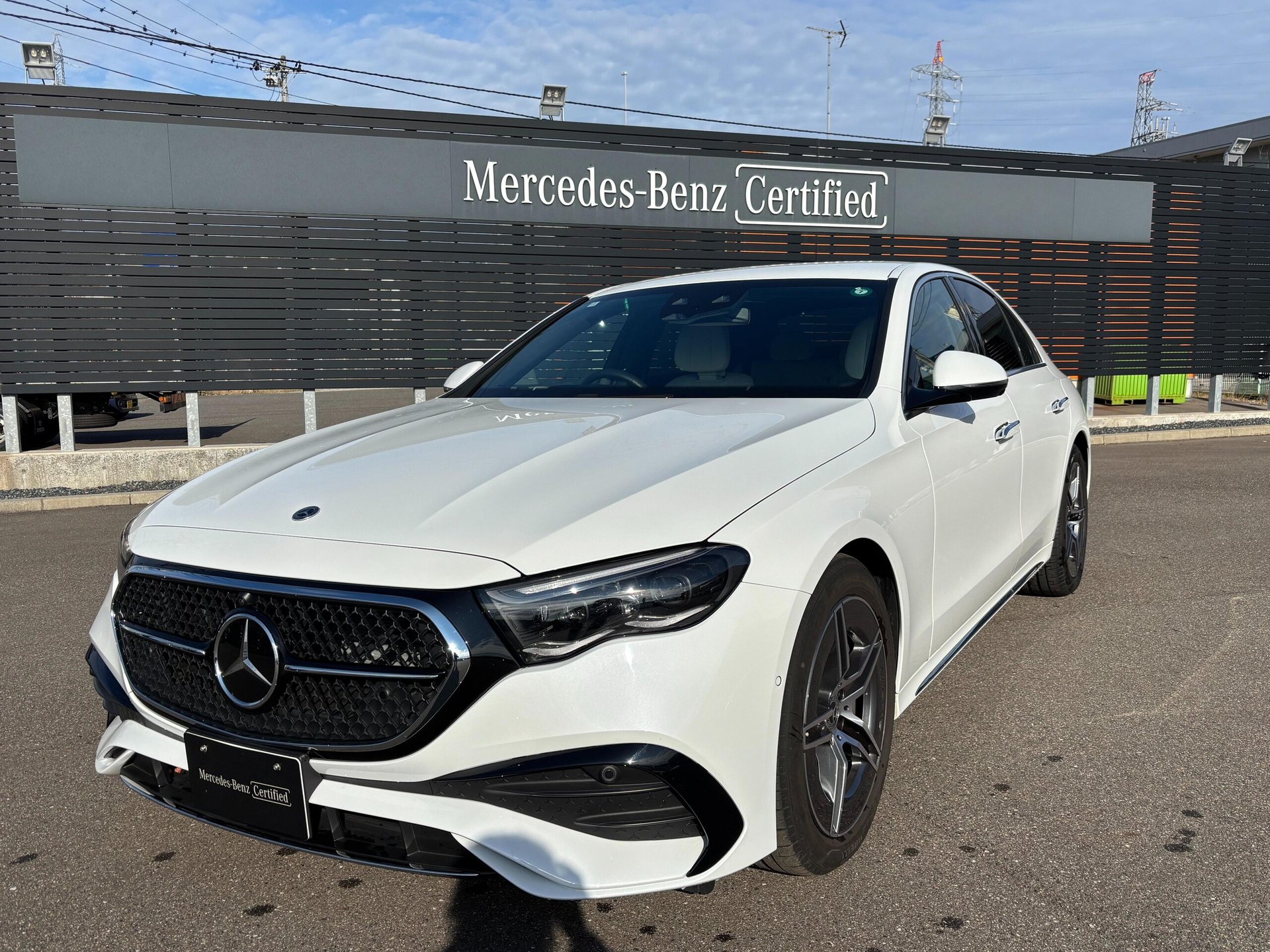 MERCEDES-BENZ E-CLASS - View 1