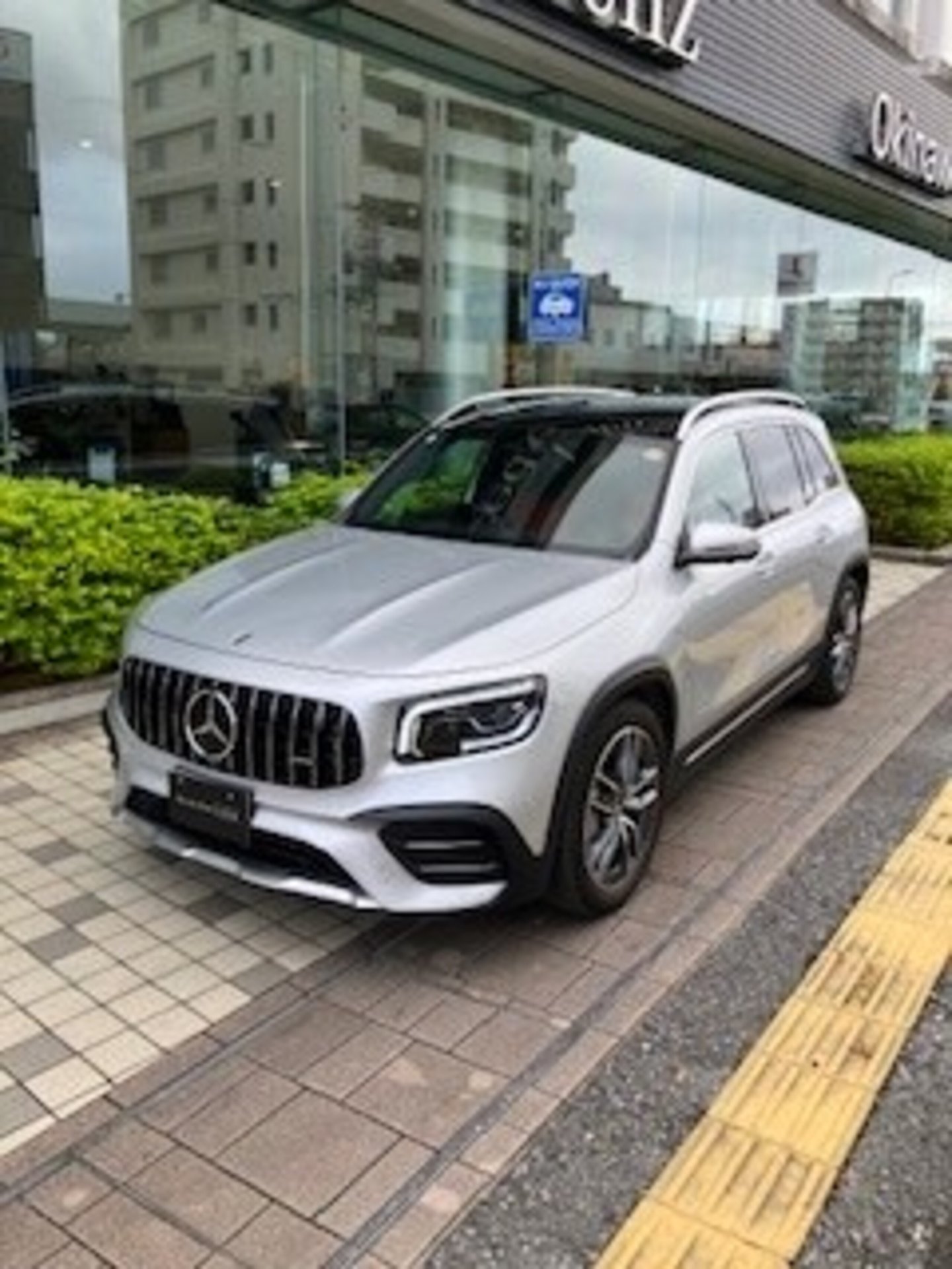 MERCEDES-BENZ GLB AMG - View 1
