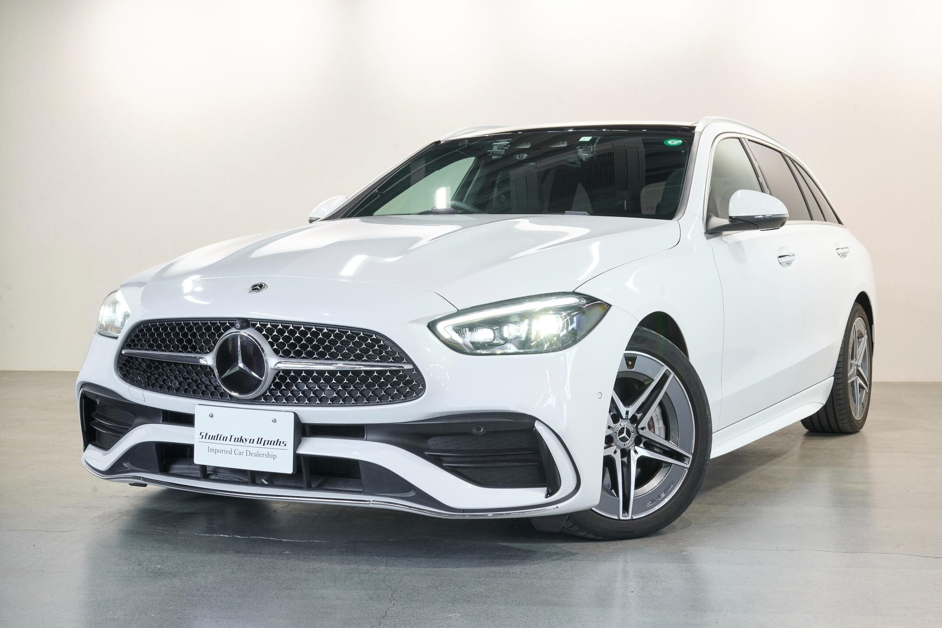 MERCEDES-BENZ C-CLASS WAGON - View 1