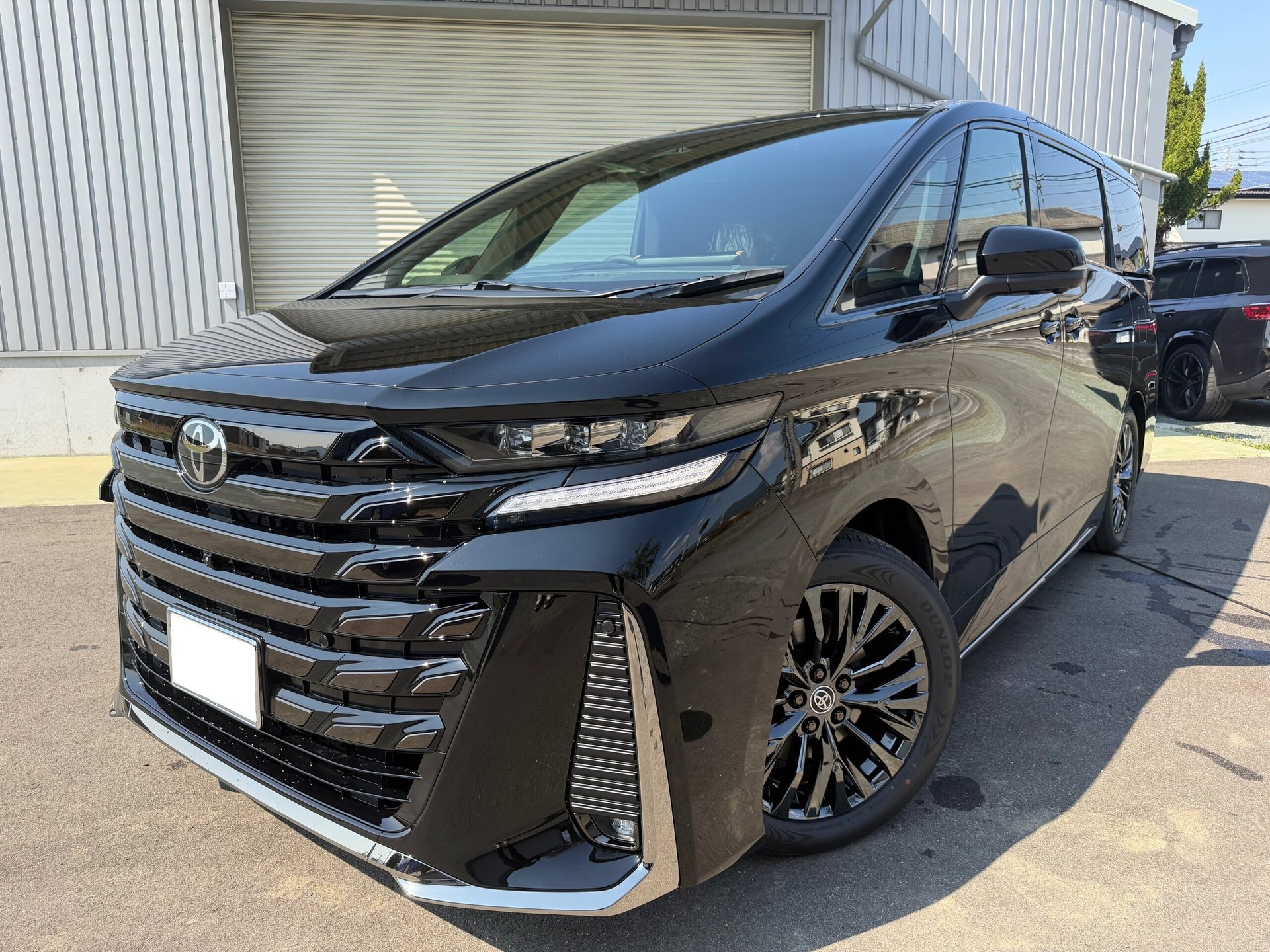 TOYOTA VELLFIRE - View 1