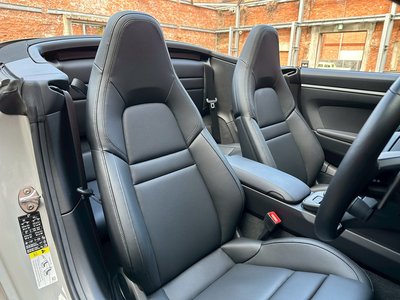 PORSCHE 911 CABRIOLET - 4