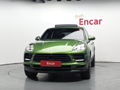 PORSCHE MACAN - 2