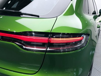PORSCHE MACAN - 10