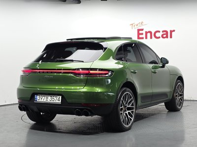 PORSCHE MACAN - 4