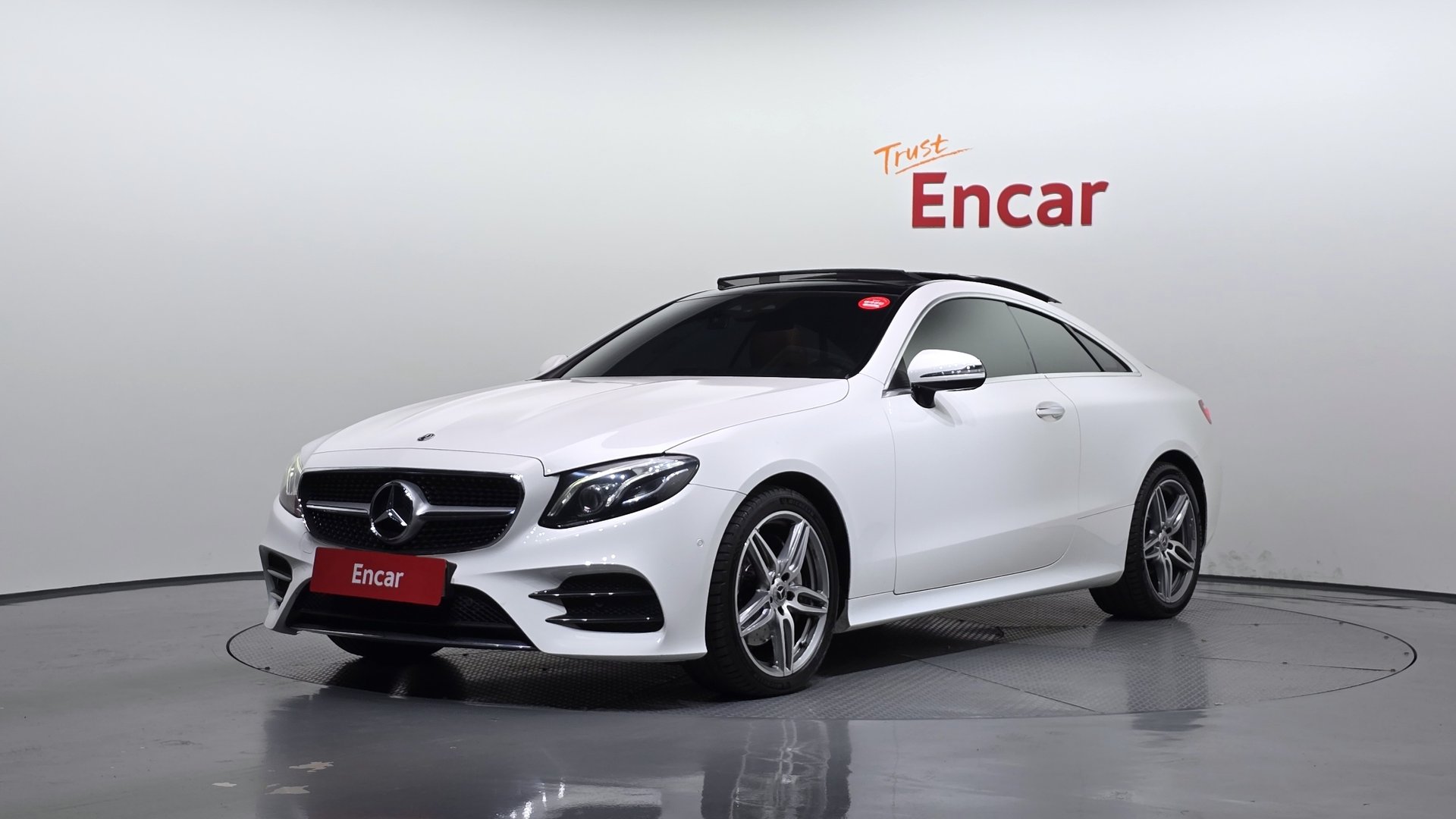 MERCEDES-BENZ E-CLASS - View 1