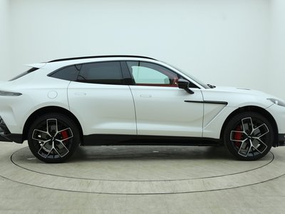 ASTON MARTIN DBX - 4