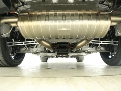 ASTON MARTIN DBX - 9